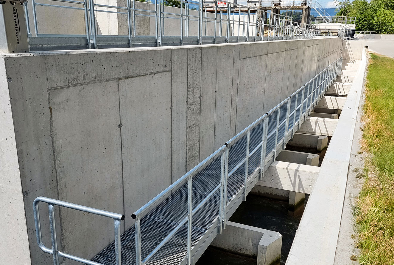 Besprechung von Konstruktionsplänen in der BW Service AG