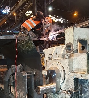 Stahlwerk Warmschere Kurbelzapfen ersetzen